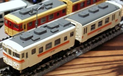 キハ58＋キハ65 みえ色