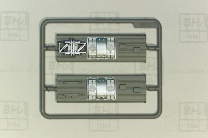 西武6000系中間車パンタ屋根（パンタ取付済）およびパンタ撤去屋根／投稿者Kim・転載可